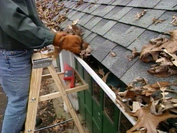 Cleaning_Gutters