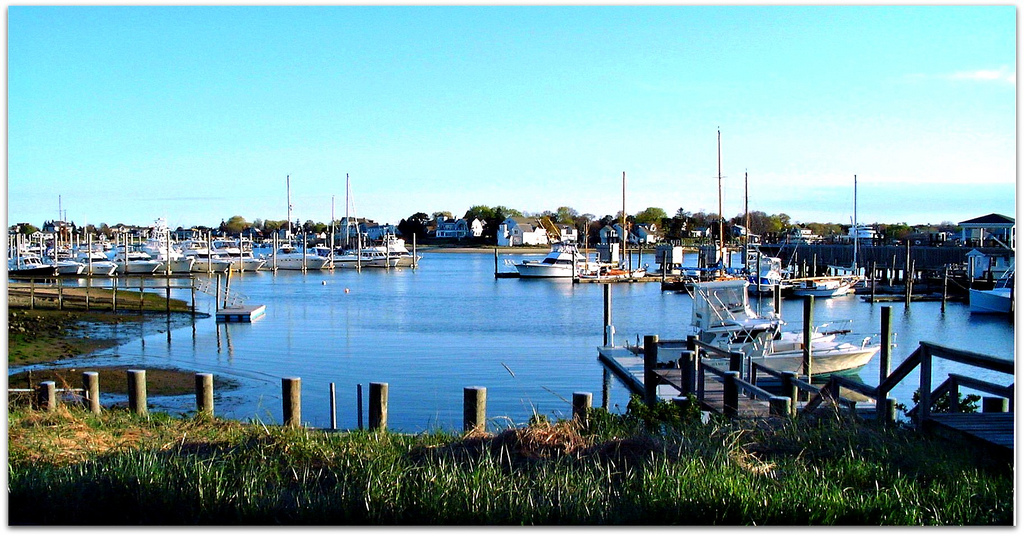 boats on hyannis port marina